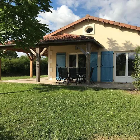 In With Pool & Golf Access 度假居