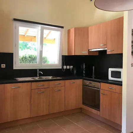 In With Pool & Golf Access 度假居