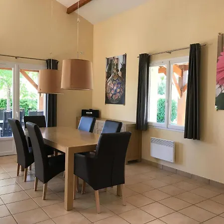 Сasa de vacaciones In With Pool & Golf Access Les Forges (Deux-Sevres)