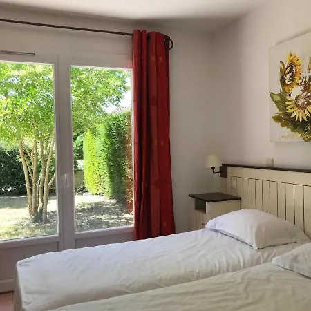 In With Pool & Golf Access 度假居 *