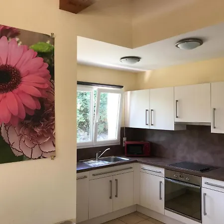 In With Pool & Golf Access 度假居 *