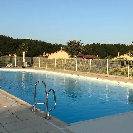 Soothing Vacation With Pool In Holiday home *