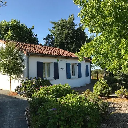 In With Pool & Golf Access Сasa de vacaciones Les Forges (Deux-Sevres)